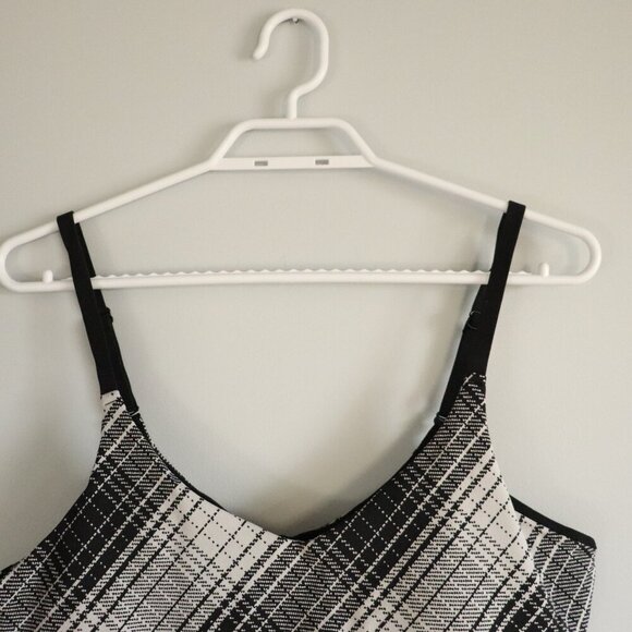 Athleta Elation Large V-Neck Longline Women's Black/White Compression Sports Bra - Picture 4 of 12